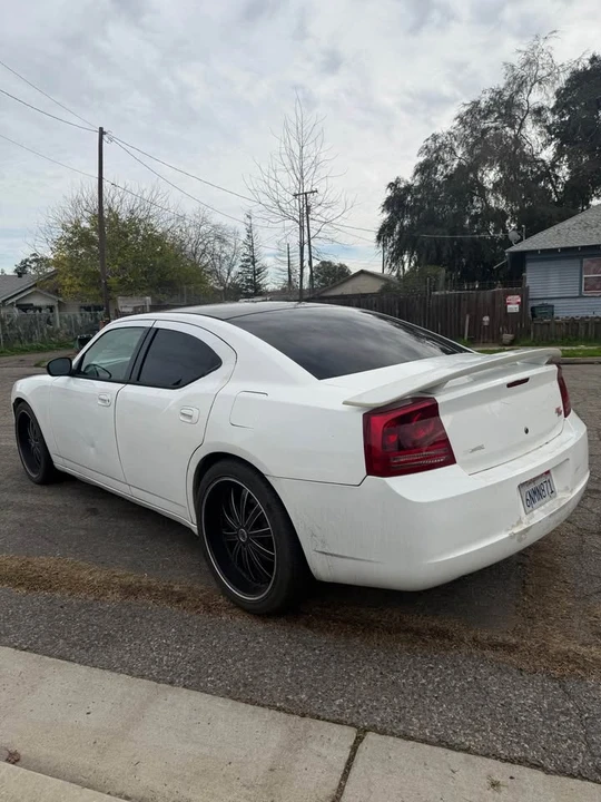 2006 Dodge Charger 6th Gen - Image 5 of 10