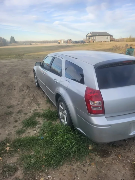 2006 Dodge Magnum 2nd Gen Wagon - Image 2 of 8
