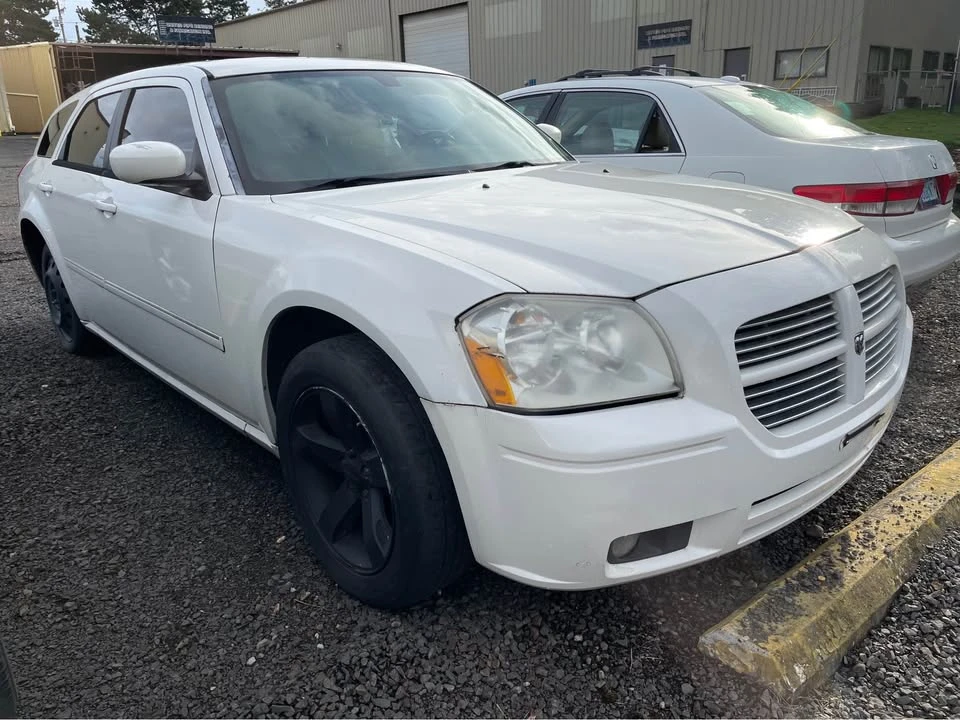 2006 Dodge Magnum 2nd Gen Wagon - Image 2 of 8