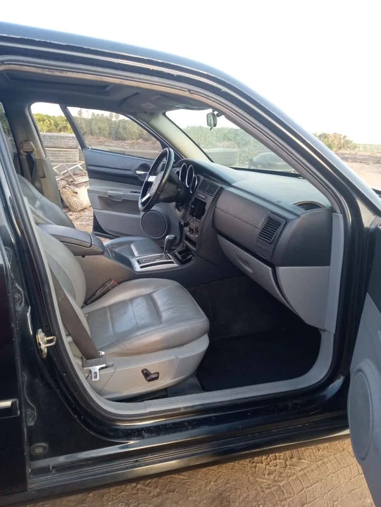 2006 Dodge Magnum 2nd Gen Wagon - Image 7 of 10