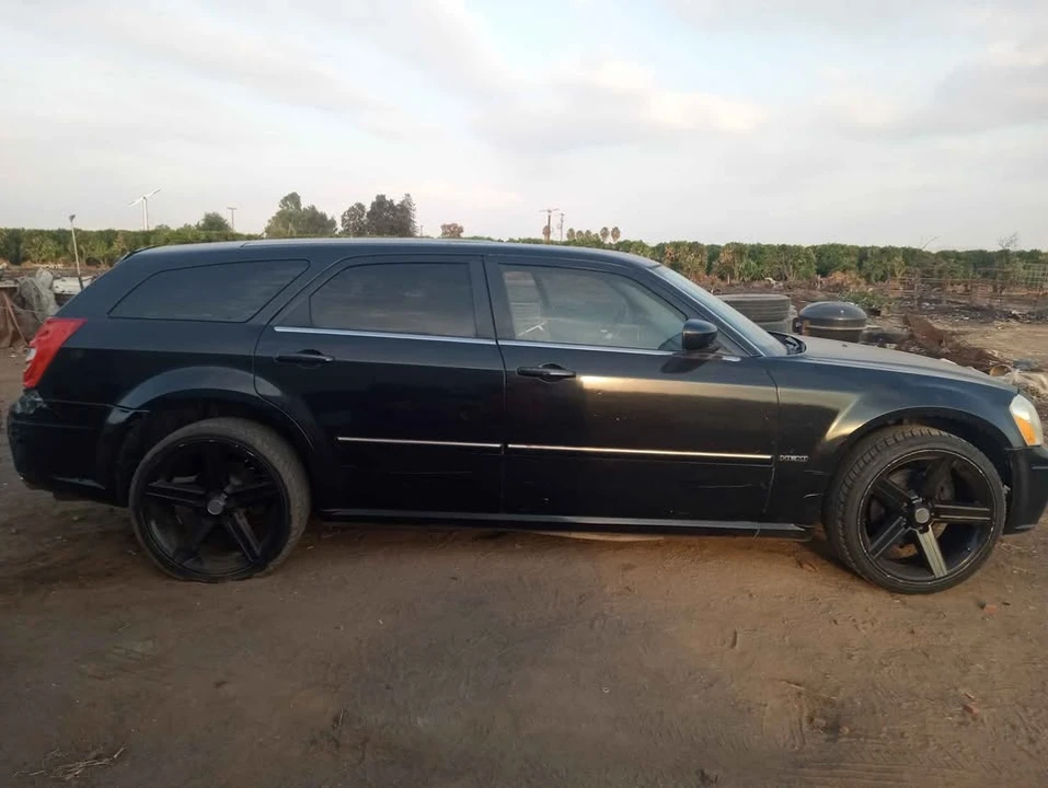 2006 Dodge Magnum 2nd Gen Wagon - Image 2 of 10