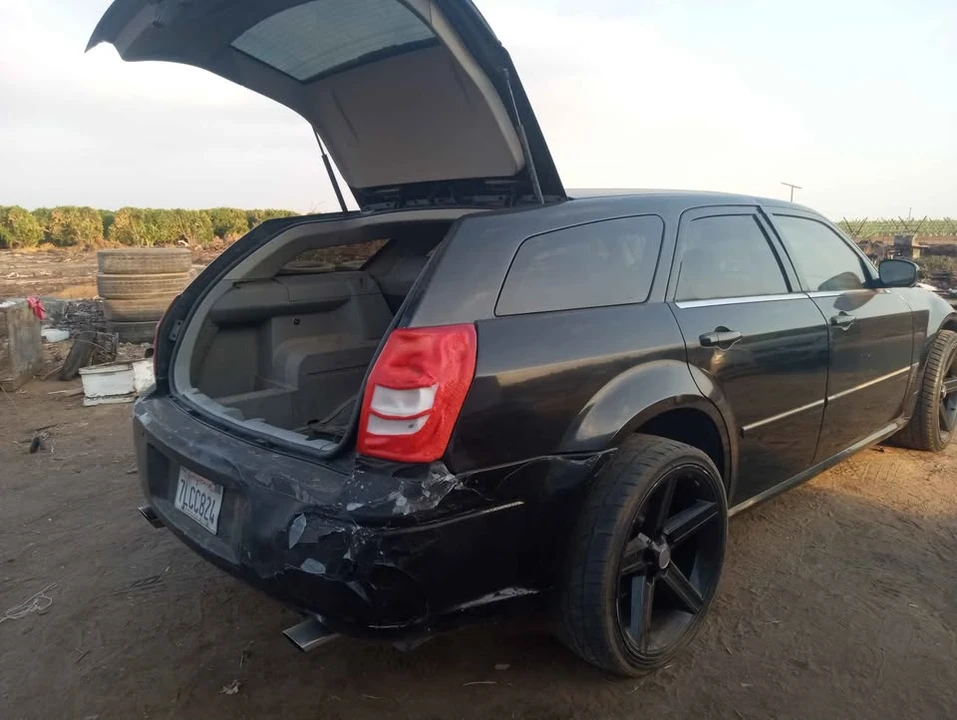 2006 Dodge Magnum 2nd Gen Wagon - Image 5 of 10