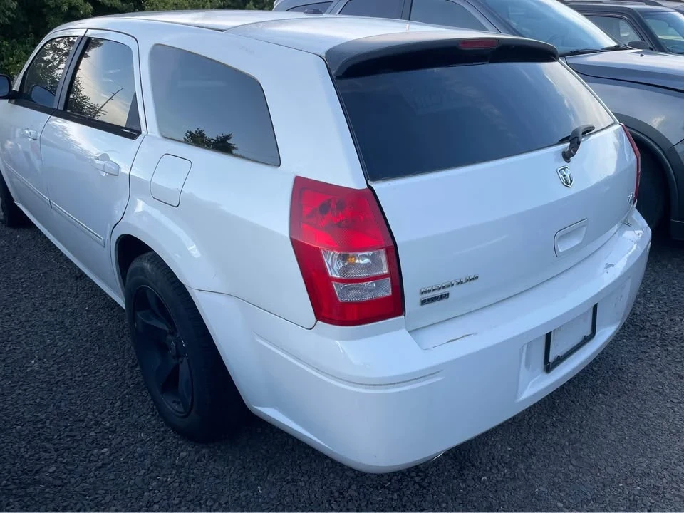 2006 Dodge Magnum 2nd Gen Wagon - Image 3 of 11