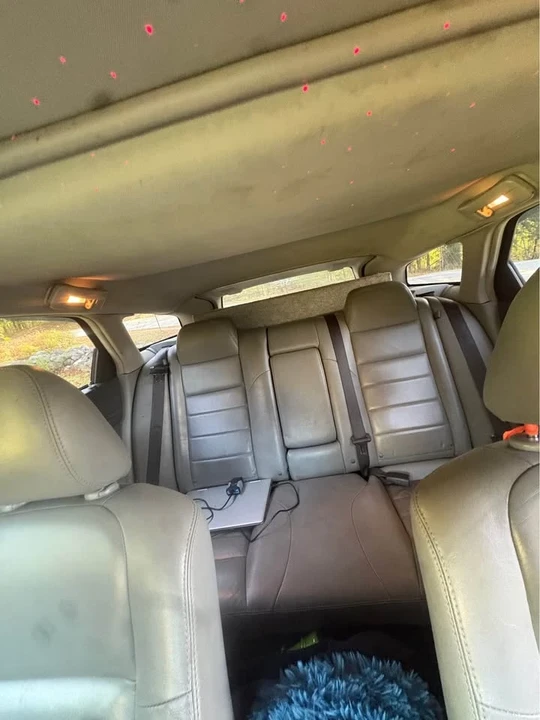 2006 Dodge Magnum 2nd Gen Wagon - Image 10 of 14
