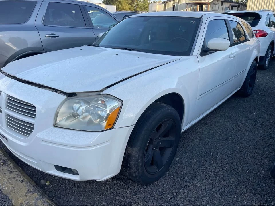 2006 Dodge Magnum 2nd Gen Wagon - Image 2 of 11