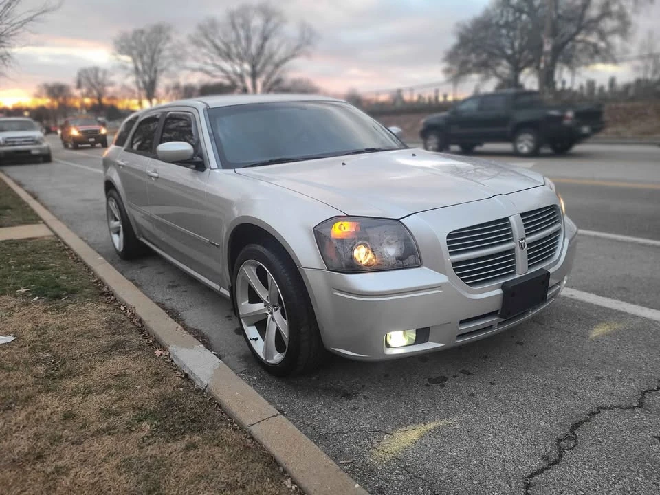 2006 Dodge Magnum 2nd Gen Wagon - Image 2 of 11