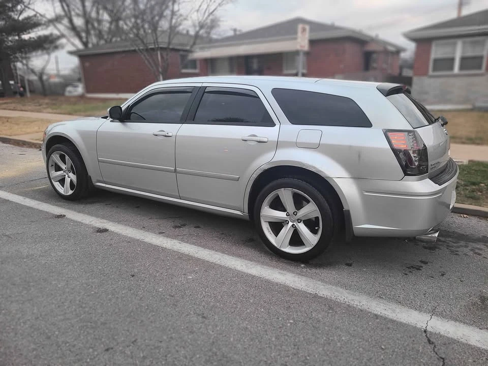 2006 Dodge Magnum 2nd Gen Wagon - Image 3 of 11