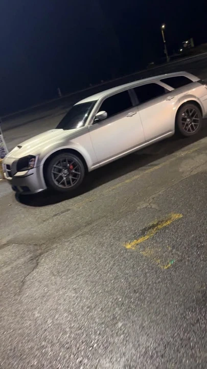 2006 Dodge Magnum 2nd Gen Wagon - Image 2 of 5