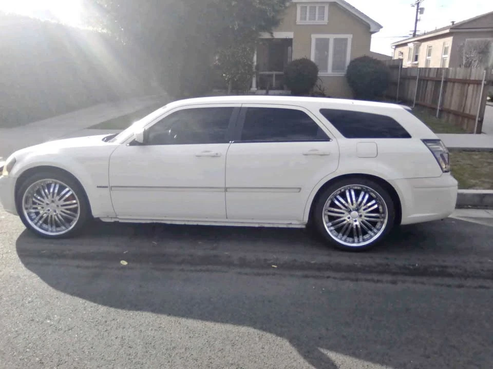 2006 Dodge Magnum 2nd Gen Wagon - Image 2 of 7