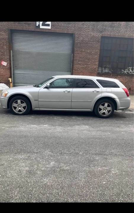 2006 Dodge Magnum 2nd Gen Wagon - Image 4 of 8