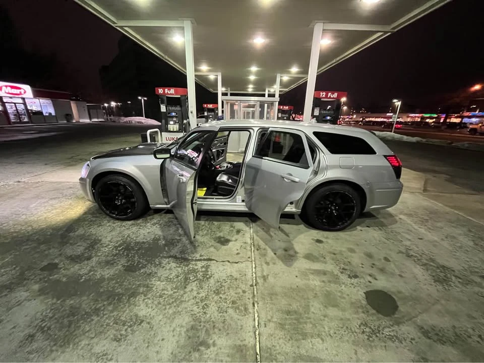 2006 Dodge Magnum 2nd Gen Wagon - Image 2 of 10