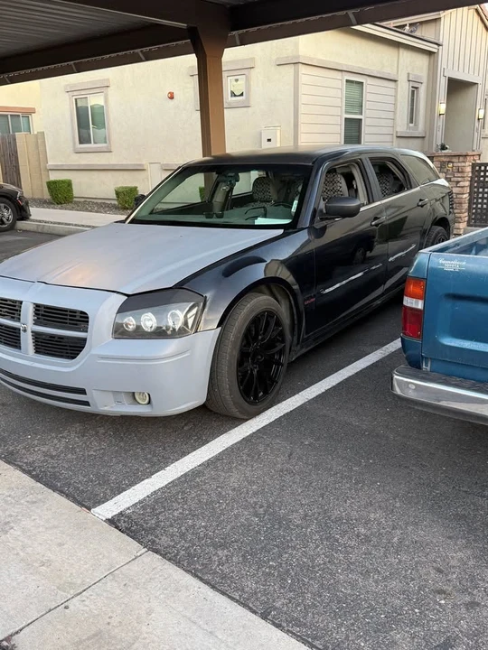 2006 Dodge Magnum 2nd Gen Wagon - Image 2 of 17