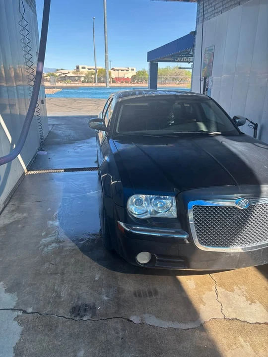 2006 Dodge Magnum 2nd Gen Wagon - Image 2 of 8