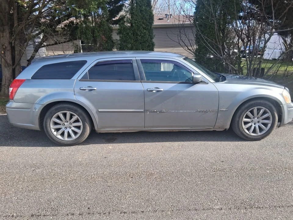2006 Dodge Magnum 2nd Gen Wagon - Image 2 of 5