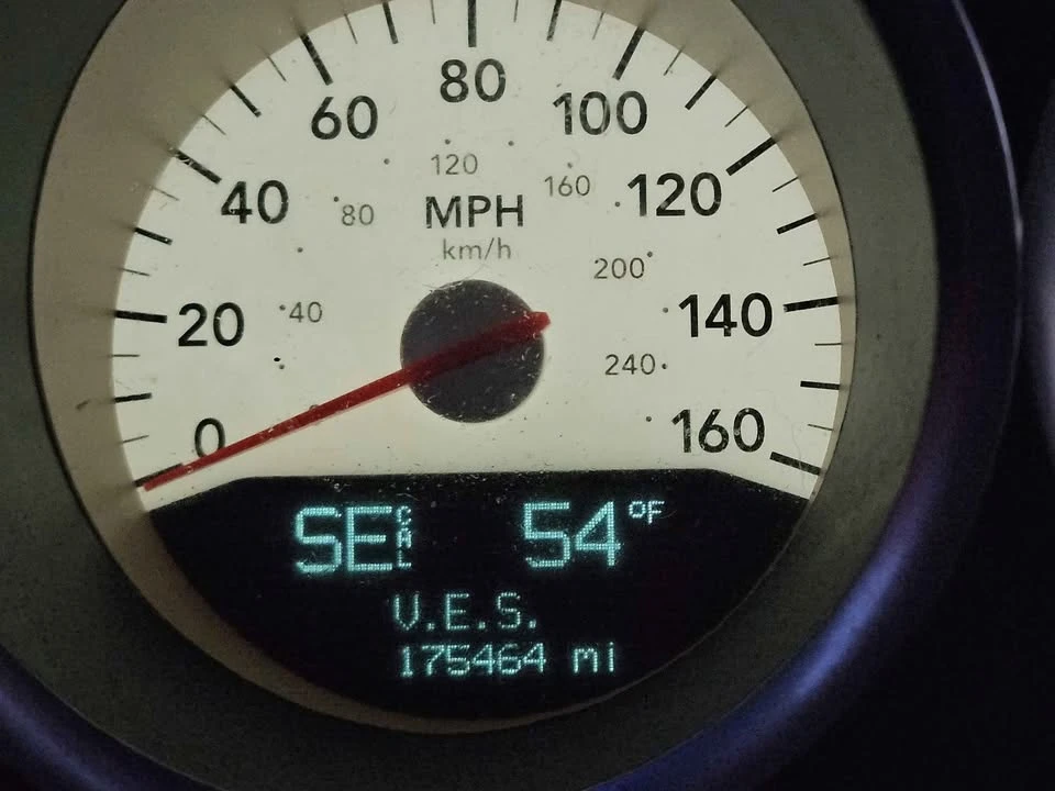 2006 Dodge Magnum 2nd Gen Wagon - Image 5 of 11