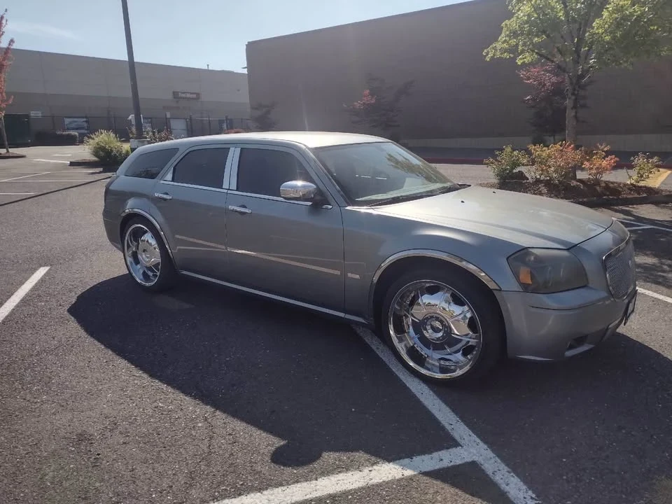 2006 Dodge Magnum 2nd Gen Wagon - Image 2 of 5
