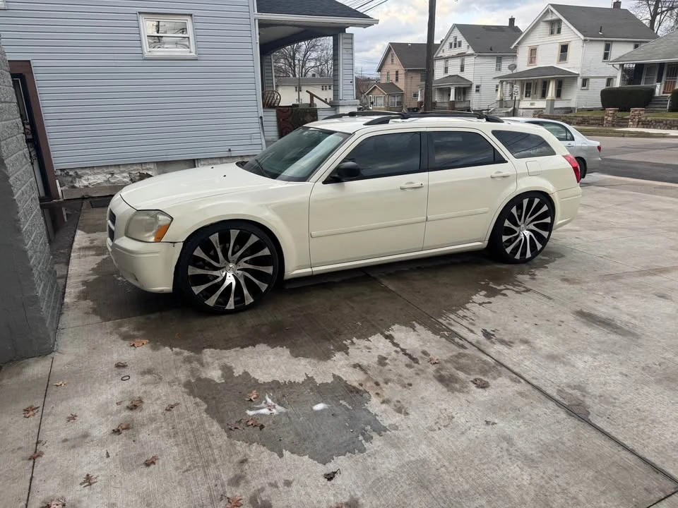 2006 Dodge Magnum SRT8 2nd Gen - Image 2 of 10