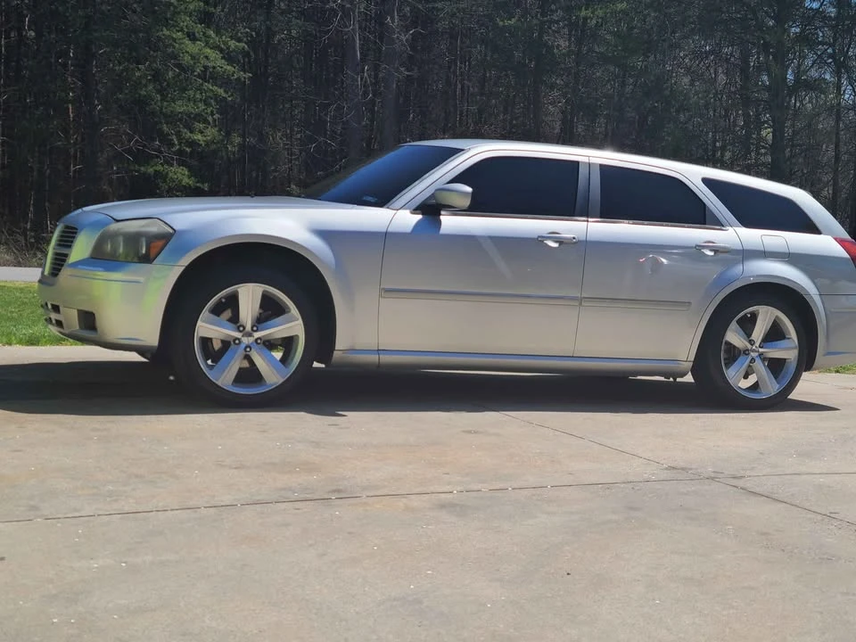 2006 Dodge Magnum 2nd Gen Wagon - Image 2 of 7