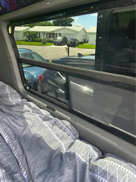 2006 Dodge Ram Van - Image 13 of 18