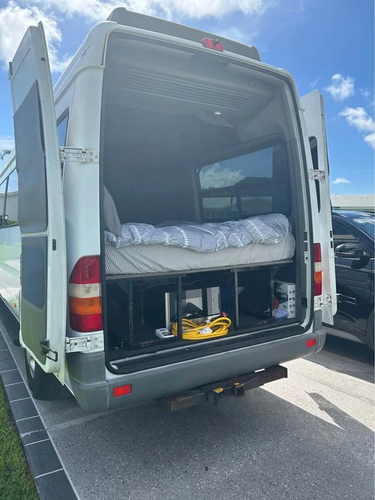 2006 Dodge Ram Van - Image 9 of 18