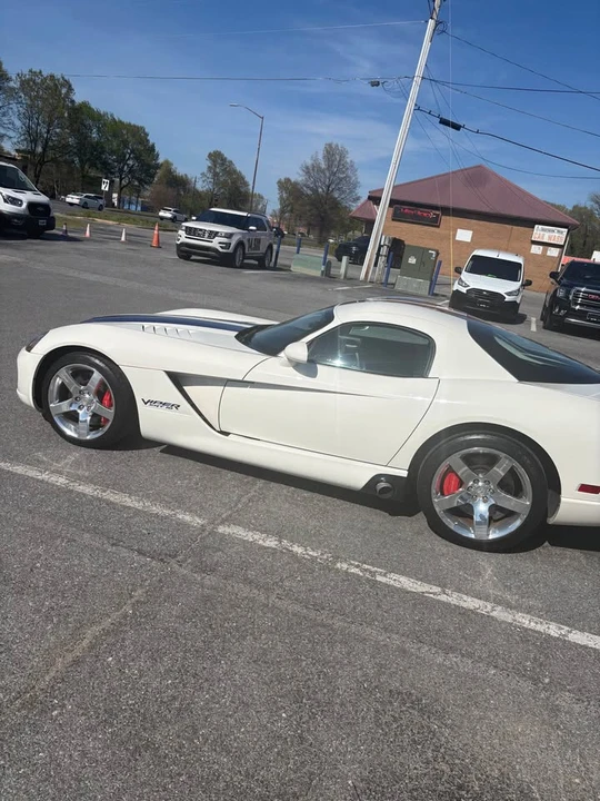 2006 Dodge Viper 3rd Gen - Image 2 of 13