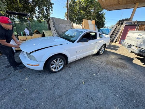 2006 Ford S197 Mustang - Image 11 of 15