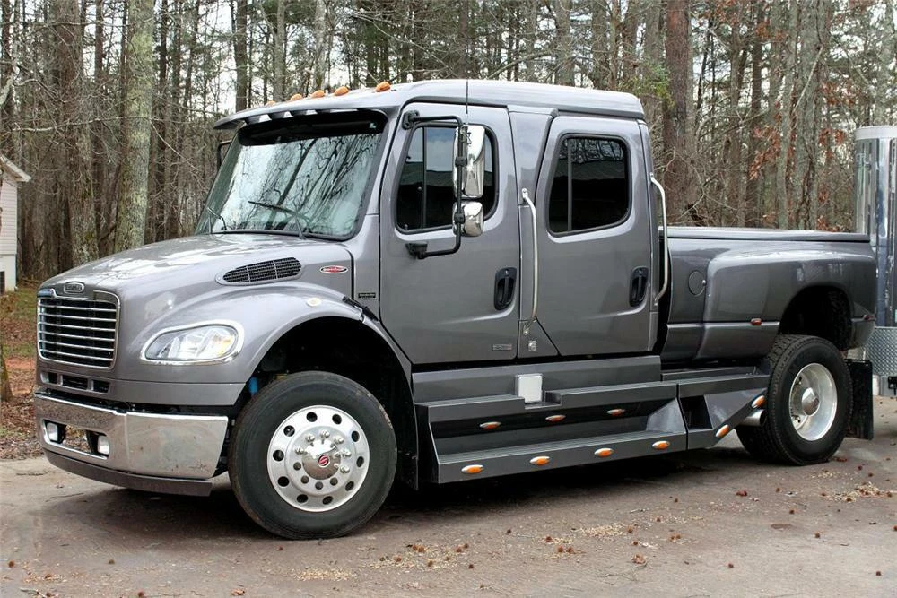2006 Freightliner - Image 2 of 5