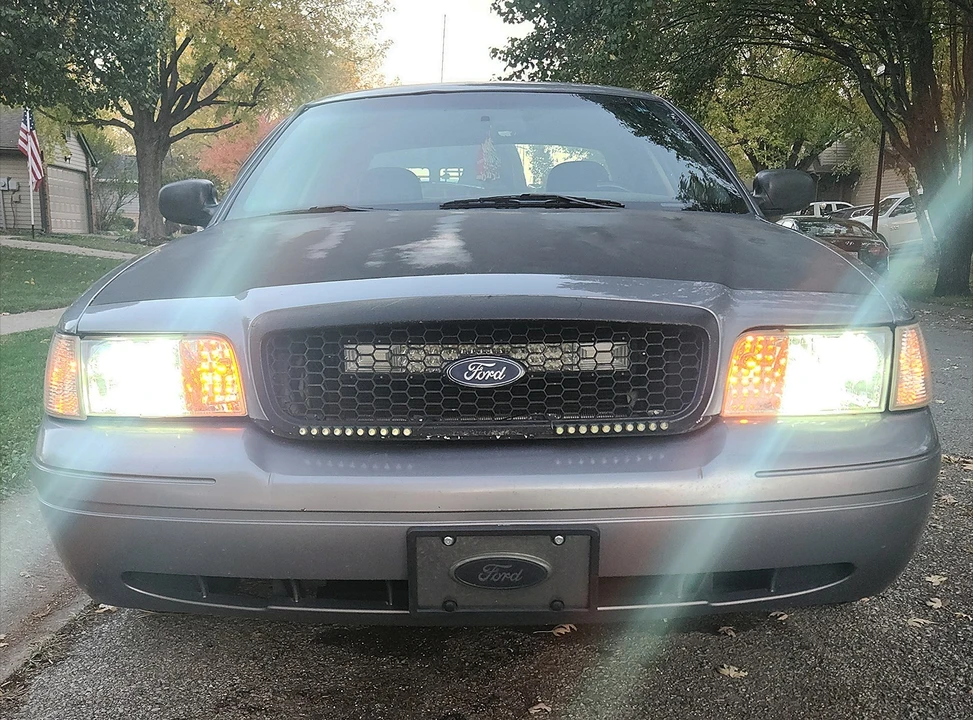 2006 Ford Crown Victoria - Image 3 of 9