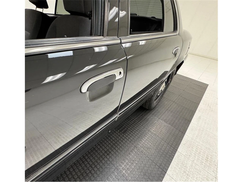 2006 Ford Crown Victoria - Image 16 of 31