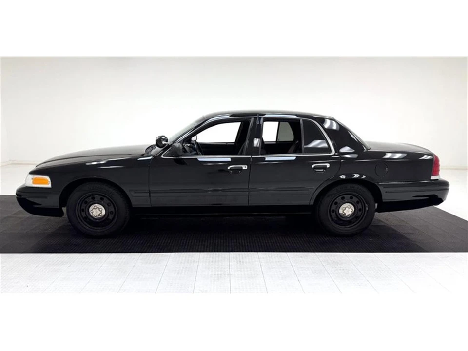2006 Ford Crown Victoria - Image 2 of 31