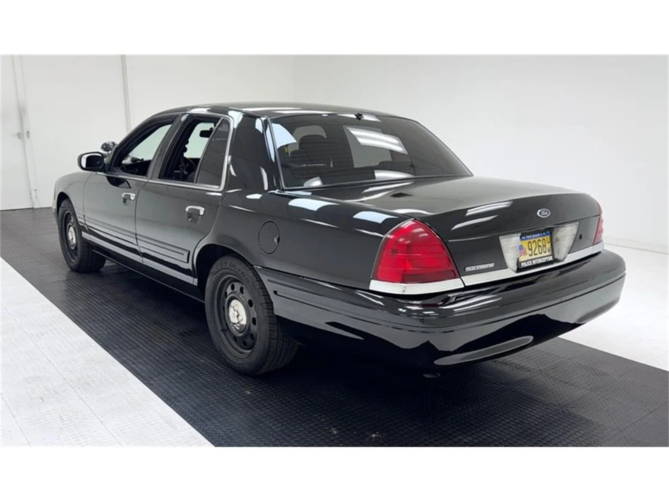 2006 Ford Crown Victoria - Image 3 of 31
