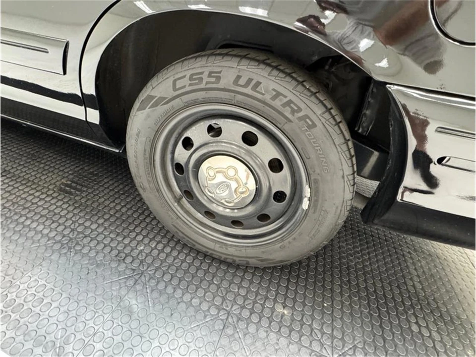 2006 Ford Crown Victoria - Image 18 of 31