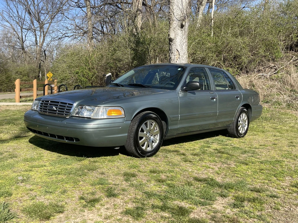 2006 Ford Crown Victoria - Image 4 of 31