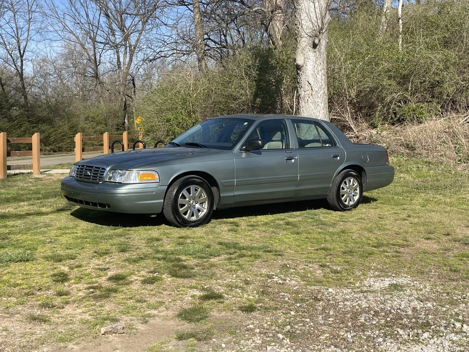 2006 Ford Crown Victoria - Image 6 of 31