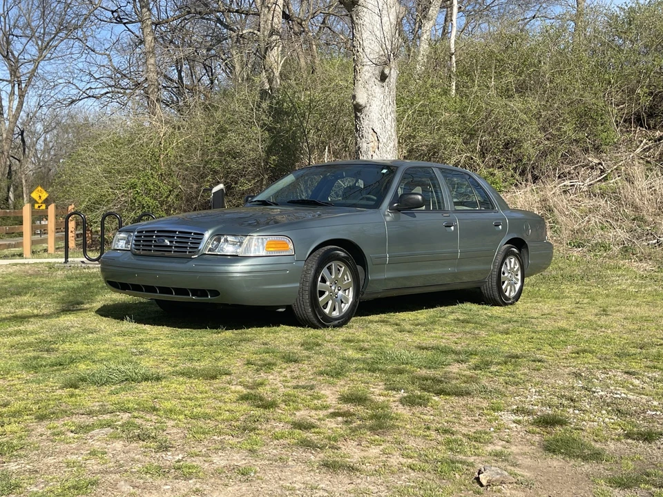 2006 Ford Crown Victoria - Image 5 of 31
