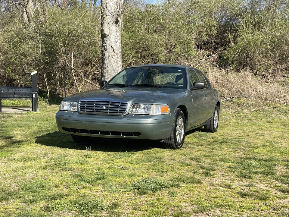 2006 Ford Crown Victoria - Image 3 of 31