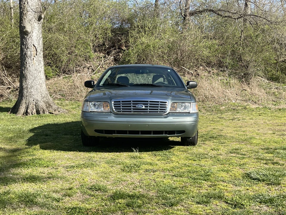 2006 Ford Crown Victoria - Image 2 of 31