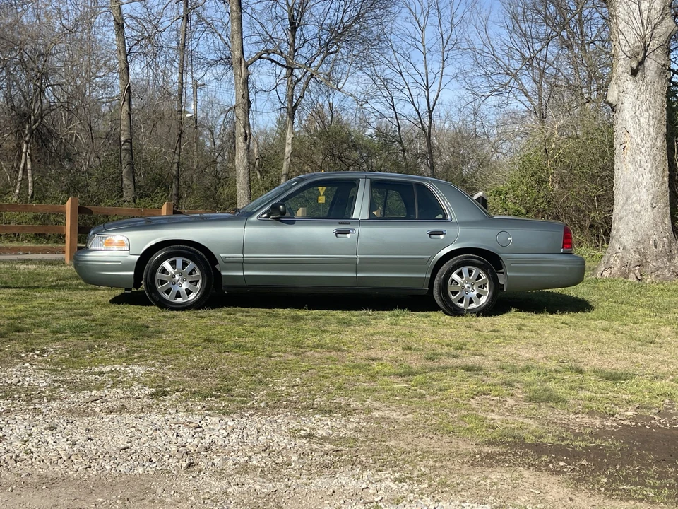2006 Ford Crown Victoria - Image 9 of 31