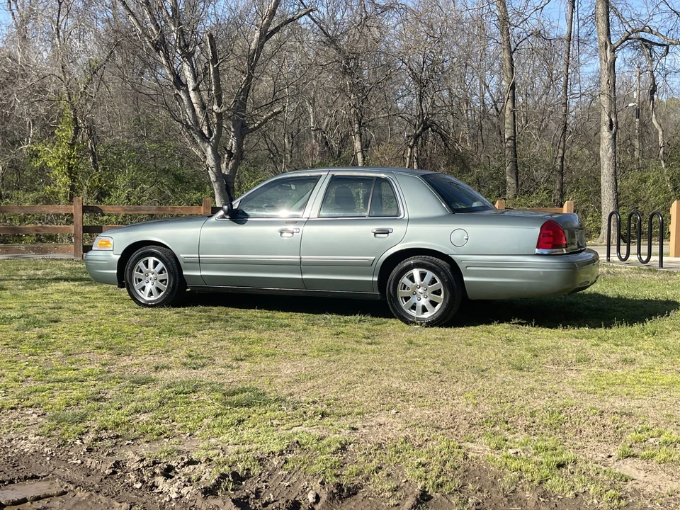 2006 Ford Crown Victoria - Image 10 of 31