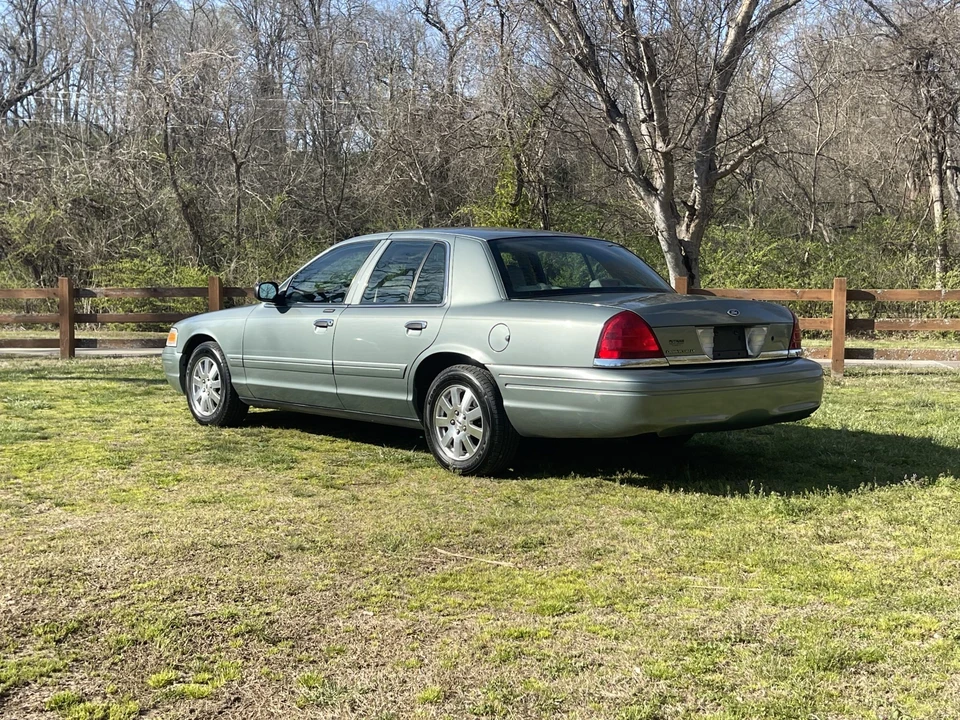 2006 Ford Crown Victoria - Image 11 of 31