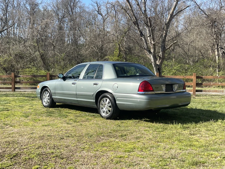2006 Ford Crown Victoria - Image 12 of 31