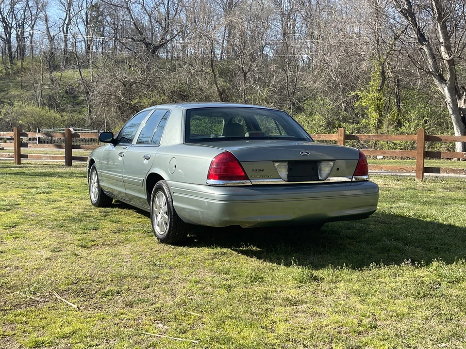 2006 Ford Crown Victoria - Image 13 of 31