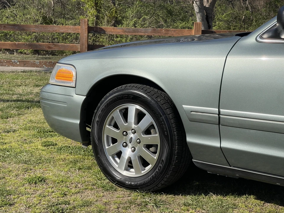 2006 Ford Crown Victoria - Image 26 of 31