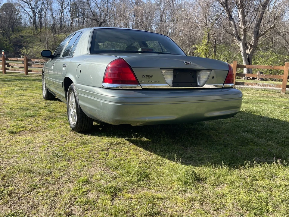 2006 Ford Crown Victoria - Image 14 of 31