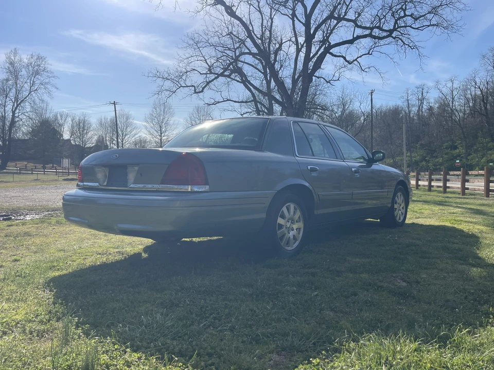 2006 Ford Crown Victoria - Image 15 of 31
