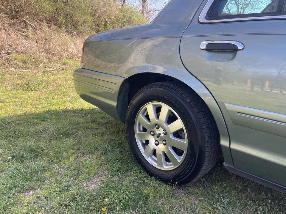 2006 Ford Crown Victoria - Image 30 of 31