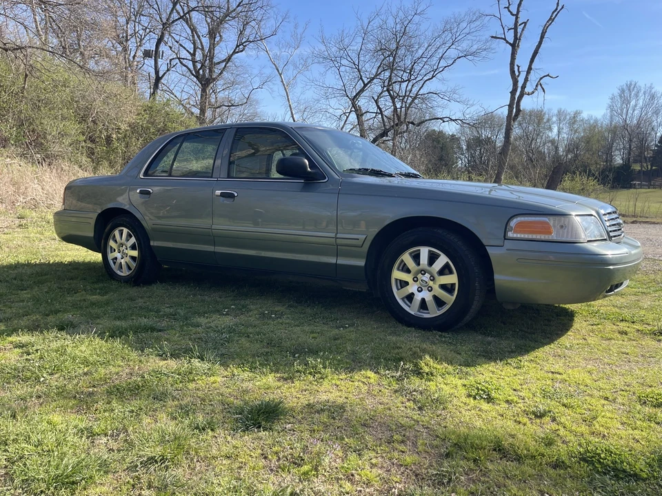 2006 Ford Crown Victoria - Image 18 of 31