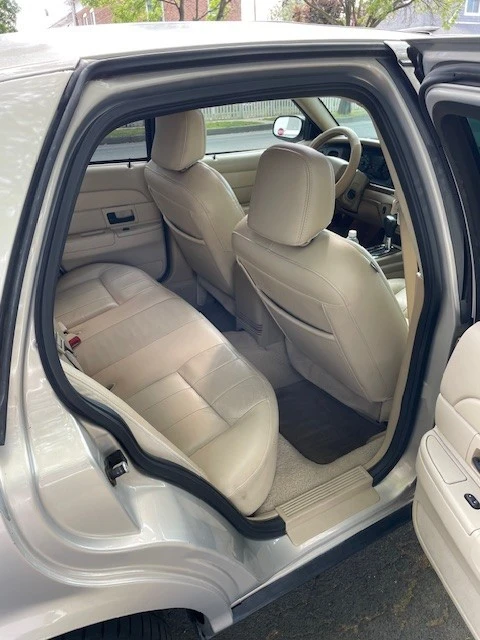 2006 Ford Crown Victoria - Image 17 of 20