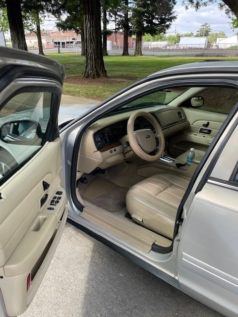 2006 Ford Crown Victoria - Image 16 of 20
