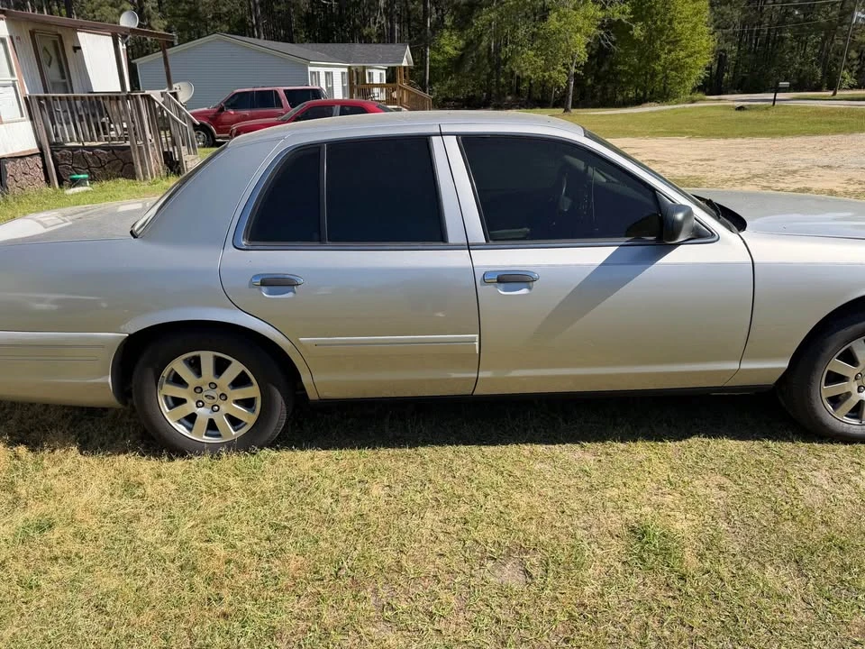 2006 Ford Crown Victoria - Image 2 of 4